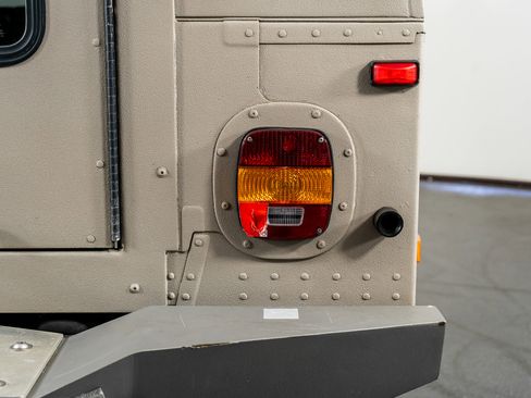 Used 2003 HUMMER H1 4-Door Wagon image 13