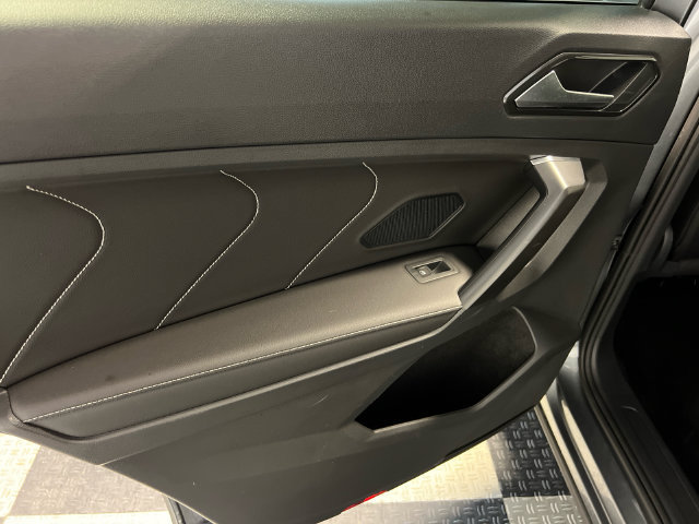 Certified 2023 Volkswagen Tiguan SE R-Line FWD image 17