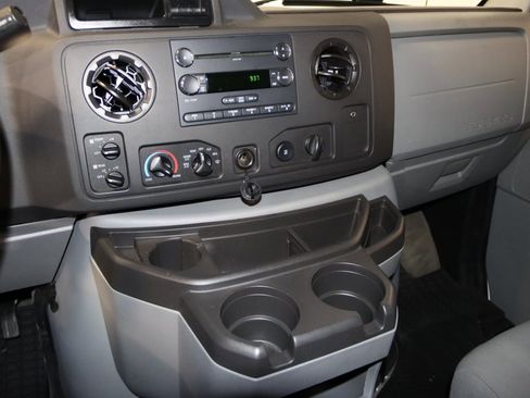 Used 2014 Ford E-350 and Econoline 350 XLT image 41