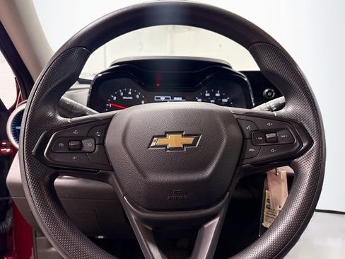 Used 2024 Chevrolet Trax LS w/ LS Convenience Package FWD image 11