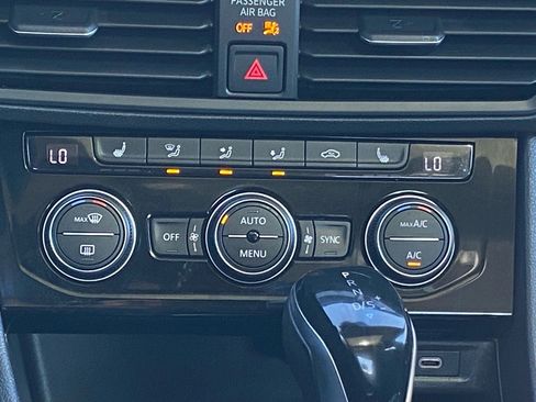 Used 2022 Volkswagen Jetta SE image 9