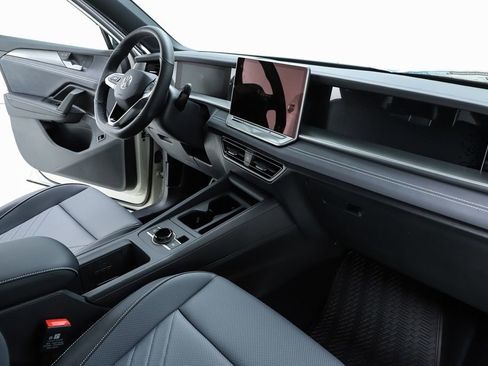 New 2026 Volkswagen Tiguan SE R-Line image 33