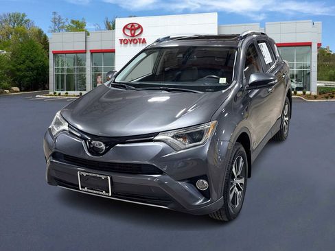 Used 2017 Toyota RAV4 XLE AWD/4WD image 1