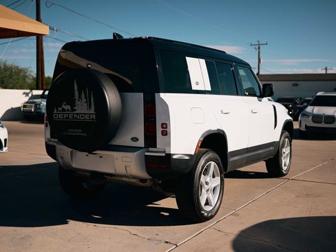 Used 2020 Land Rover Defender 110 SE image 4