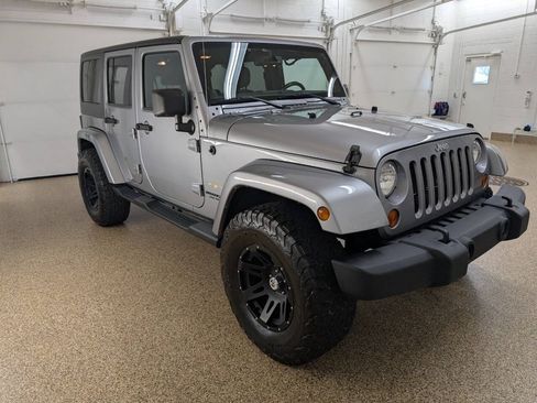 Used 2013 Jeep Wrangler Unlimited Sahara w/ Connectivity Group AWD/4WD image 5