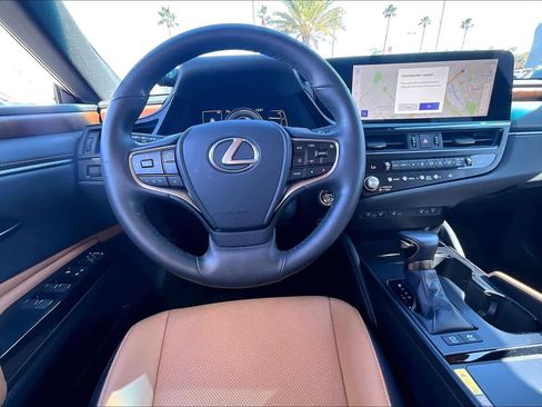 Used 2024 Lexus ES 300h w/ Premium Package image 6