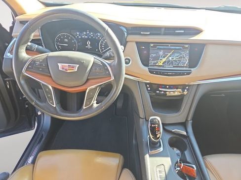 Used 2017 Cadillac XT5 Platinum image 10