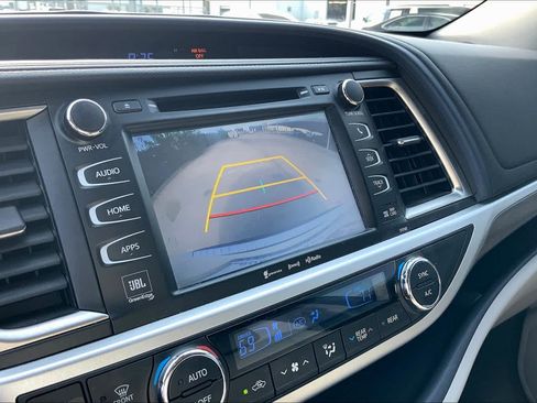 Used 2017 Toyota Highlander Limited FWD image 25
