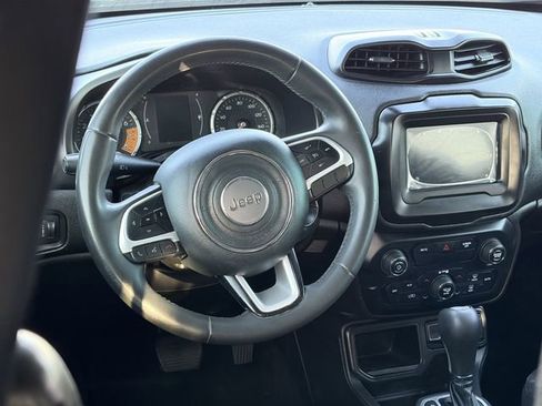 Used 2019 Jeep Renegade Latitude FWD image 4
