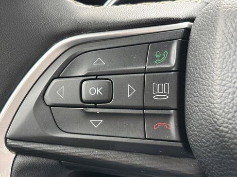 Used 2024 Jeep Grand Cherokee L Laredo image 14