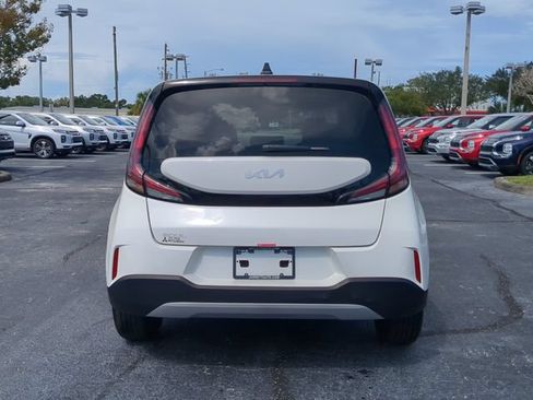 Used 2025 Kia Soul LX FWD image 7