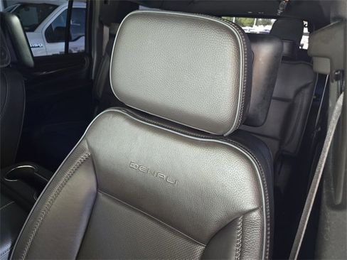 Used 2024 GMC Yukon XL Denali w/ Advanced Technology Package image 24