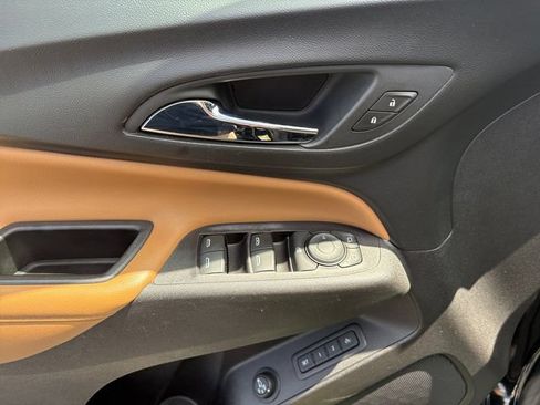 Used 2018 Chevrolet Equinox Premier FWD image 19