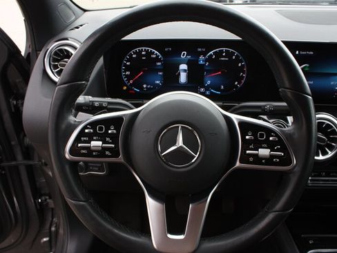 Used 2023 Mercedes-Benz GLA 250 w/ Premium Package image 9