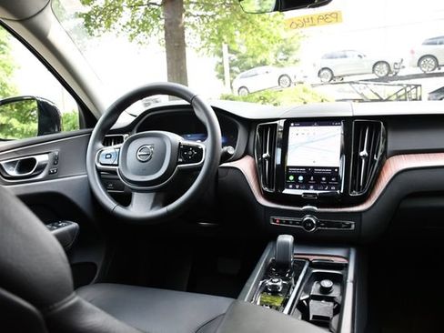 Used 2023 Volvo XC60 B5 Plus AWD/4WD image 15