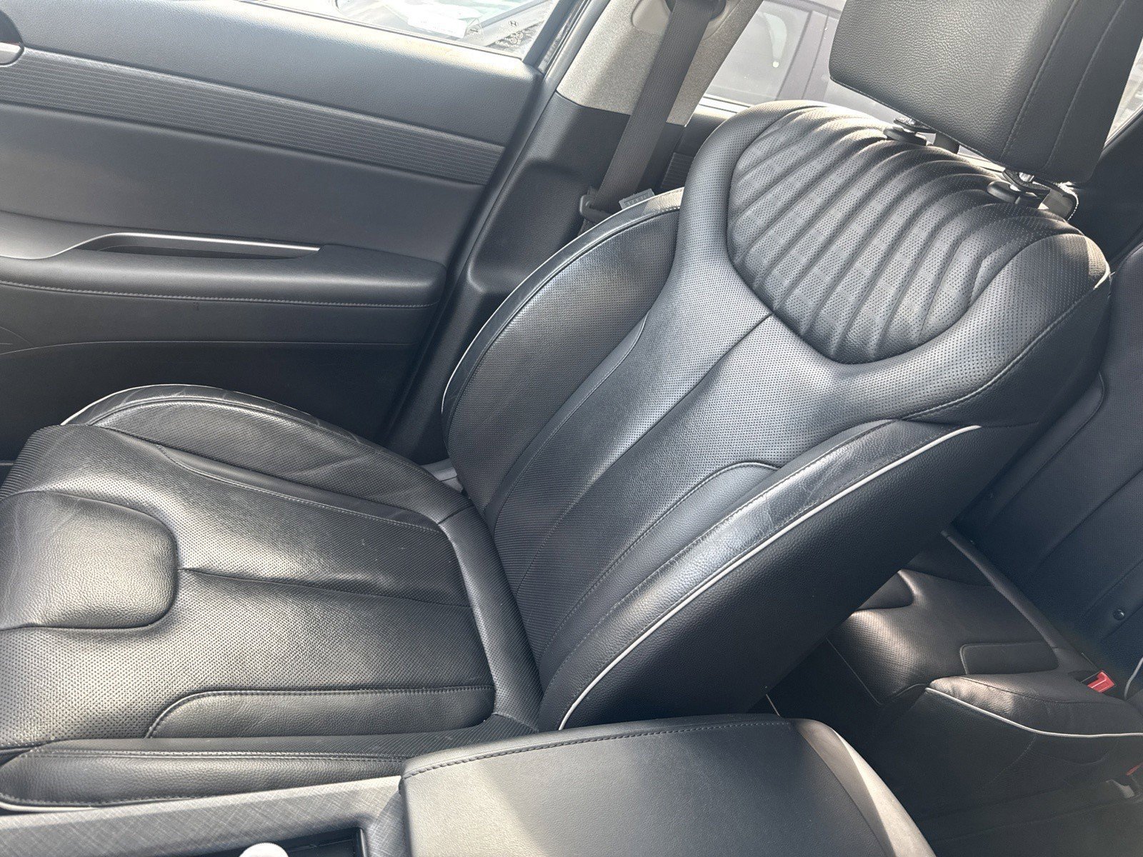 Used 2023 Hyundai Palisade Limited AWD/4WD image 3