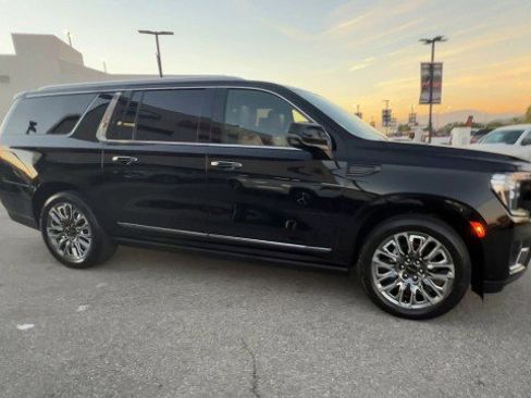 Used 2024 GMC Yukon XL Denali Ultimate image 2