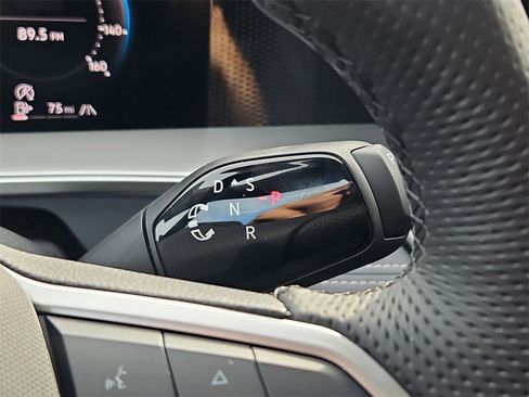 New 2025 Volkswagen Tiguan SE R-Line image 17