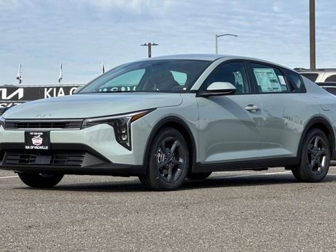 New 2026 Kia K4 LXS image 8