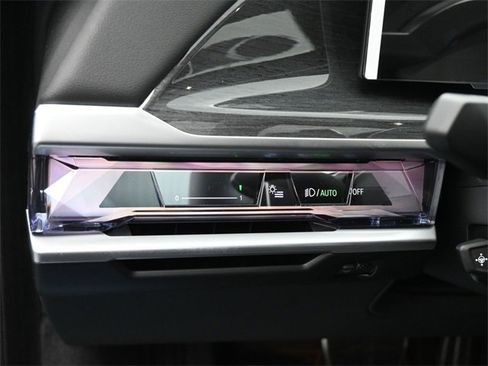 New 2025 BMW 750e xDrive w/ Premium Package image 21