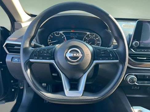 Used 2024 Nissan Altima 2.5 SV FWD image 14