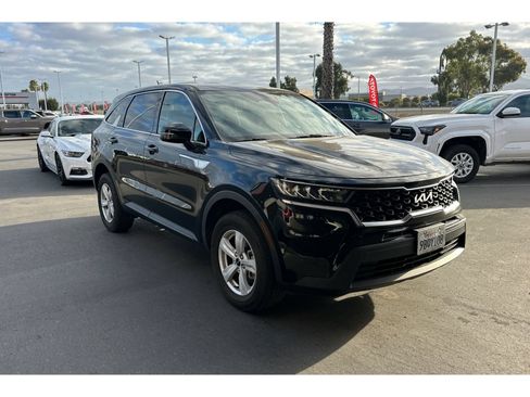 Used 2022 Kia Sorento LX AWD/4WD image 2