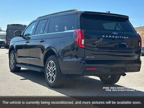 Used 2025 Ford Expedition Max Active AWD/4WD image 3