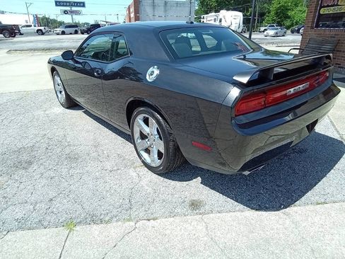 Used 2011 Dodge Challenger RWD image 7