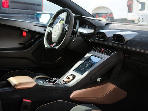 Used 2022 Lamborghini Huracan STO image 40