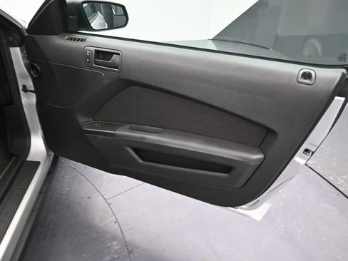 Used 2011 Ford Mustang V6 w/ 101A Rapid Spec Order Code image 19