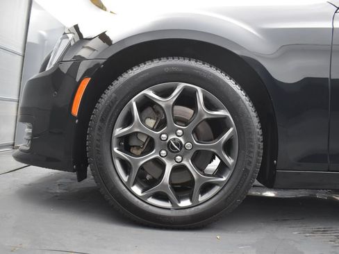 Used 2018 Chrysler 300 S w/ 300S Premium Group AWD/4WD image 8