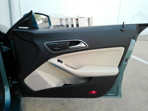 Used 2014 Mercedes-Benz CLA 250 image 19