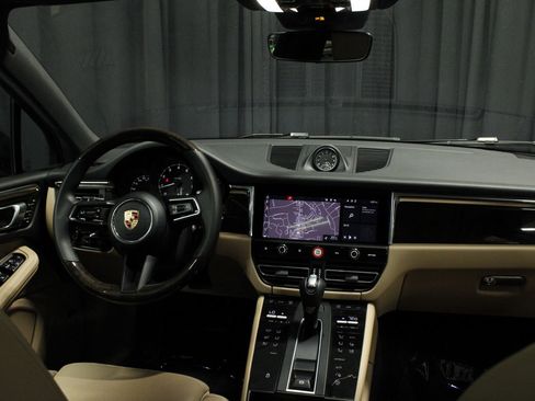 Certified 2026 Porsche Macan AWD/4WD image 10