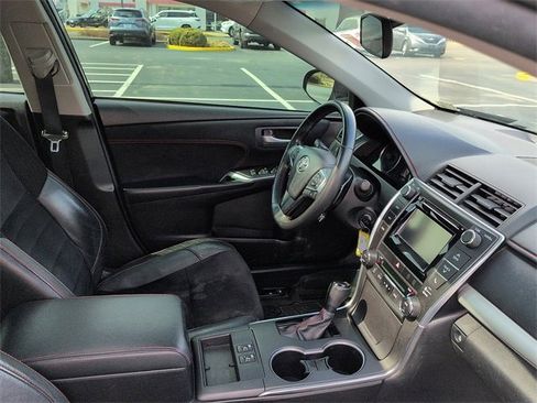 Used 2015 Toyota Camry XSE w/ Moonroof Package image 10