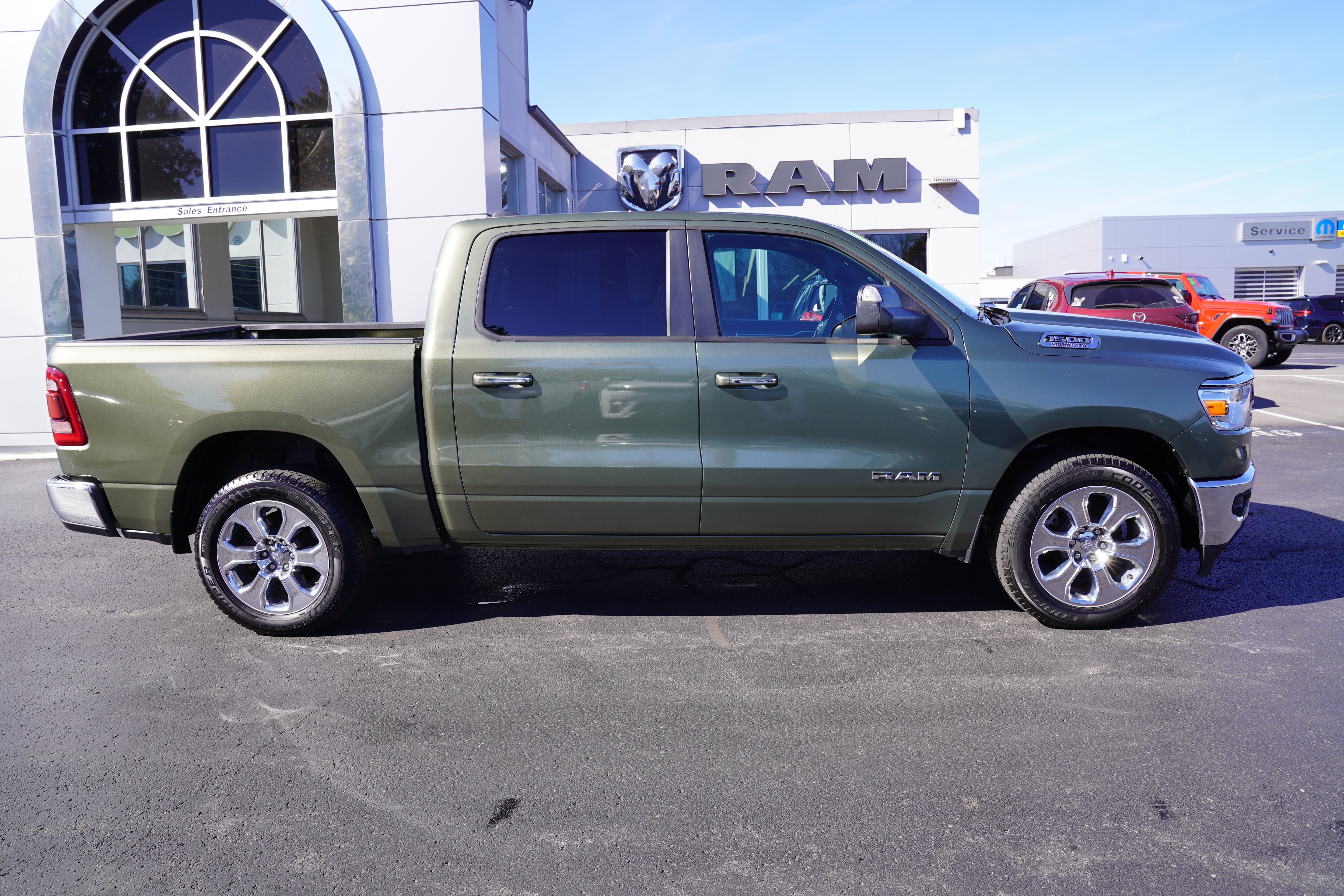 Used 2020 RAM 1500 Big Horn AWD/4WD image 2