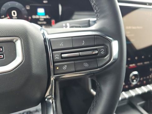 Used 2025 GMC Acadia Elevation image 17