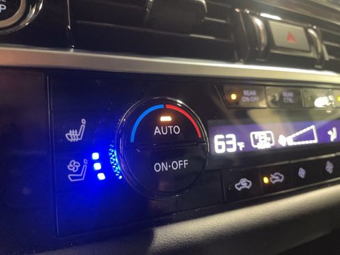 Used 2024 Nissan Pathfinder Platinum w/ Cargo Package image 8