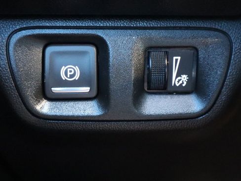 Used 2021 GMC Acadia SLE image 30