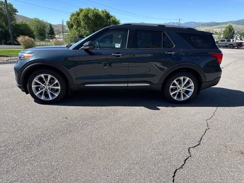 Certified 2023 Ford Explorer Platinum w/ Technology Package AWD/4WD image 3