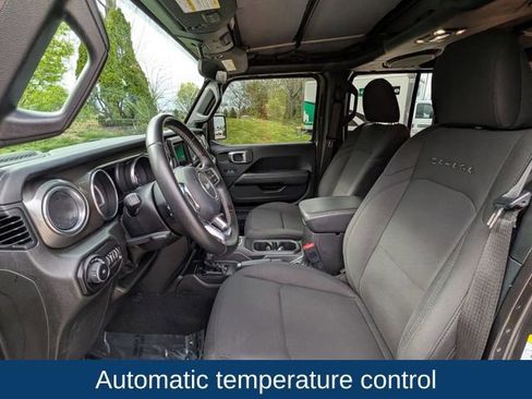 Used 2019 Jeep Wrangler Unlimited Sahara AWD/4WD image 10