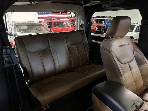 Used 2015 Jeep Wrangler Rubicon w/ Power Convenience Group image 18