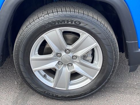 Used 2022 Jeep Compass Latitude FWD image 11