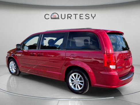 Used 2016 Dodge Grand Caravan SXT FWD image 3