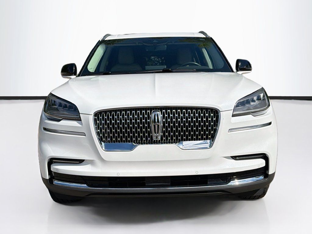 Used 2024 Lincoln Aviator Reserve w/ Elements Package Plus AWD/4WD image 2