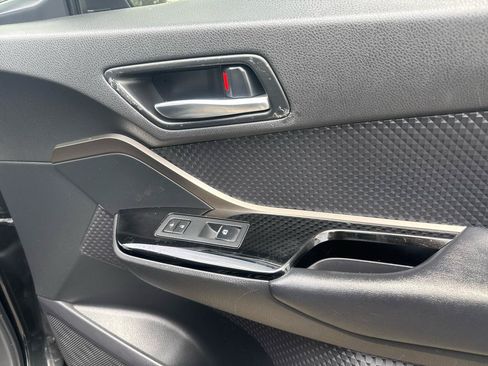 Used 2019 Toyota C-HR XLE FWD image 19