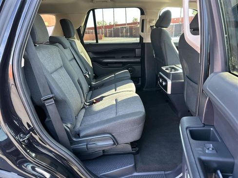 Used 2024 Ford Expedition Platinum image 13