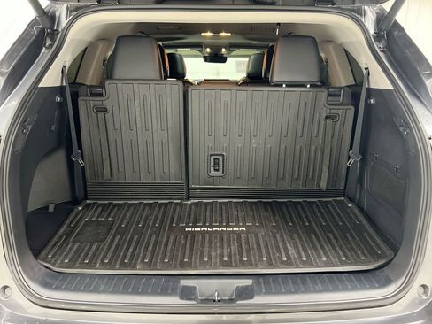 Used 2024 Toyota Highlander XLE image 26