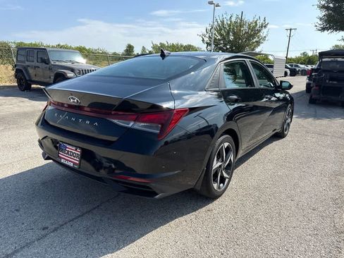 Used 2023 Hyundai Elantra SEL w/ Convenience Package FWD image 5