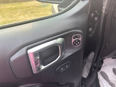 Used 2019 Jeep Wrangler Unlimited Sport S AWD/4WD image 14