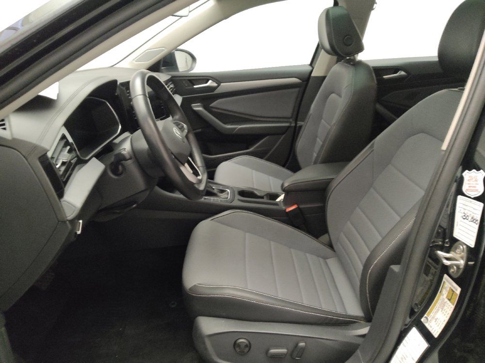 Used 2025 Volkswagen Jetta SE FWD image 17